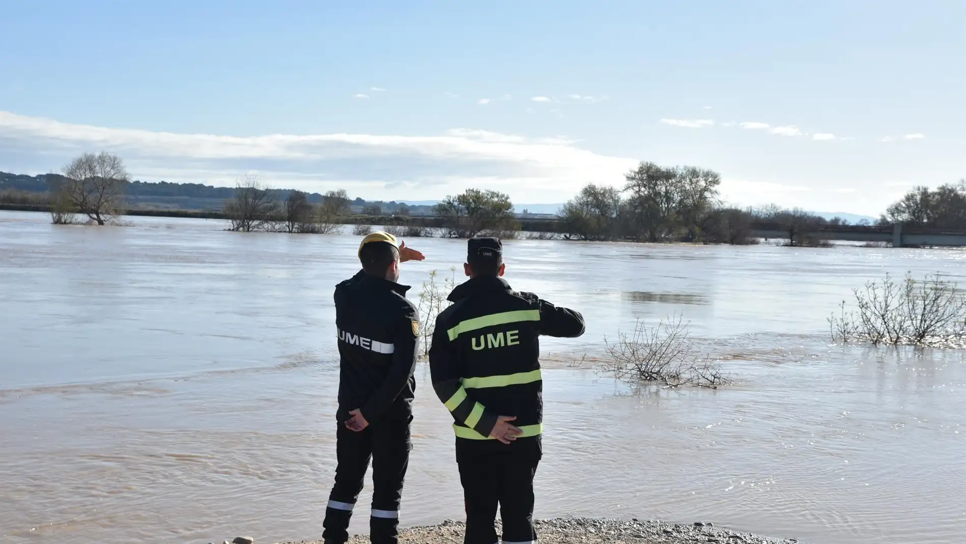 Efectivos de la UME en el río Ebro