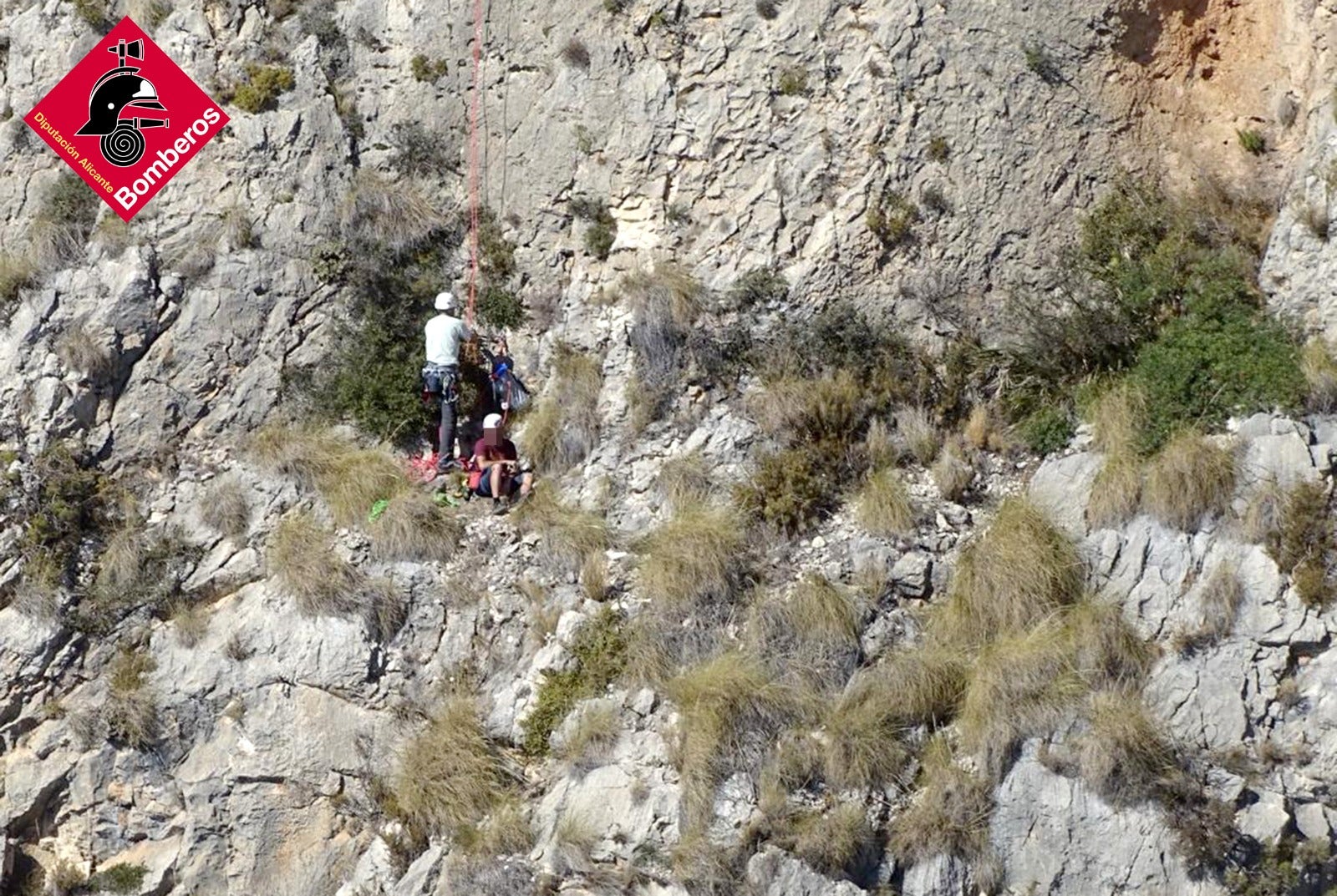 Los bomberos del parque de San Vicente rescatan a un hombre de 47 años en el Monte Ponoig de Polop de la Marina Los bomberos del parque de San Vicente rescatan a un hombre de 47 años en el Monte Ponoig de Polop de la Marina