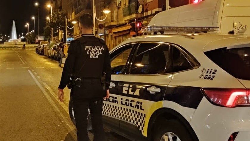 Detenido en Elche un joven por propinar a su pareja un puñetazo en el costado, agarrarla del cuello y lanzarle una sartén Detenido en Elche un joven por propinar a su pareja un puñetazo en el costado, agarrarla del cuello y lanzarle una sartén
