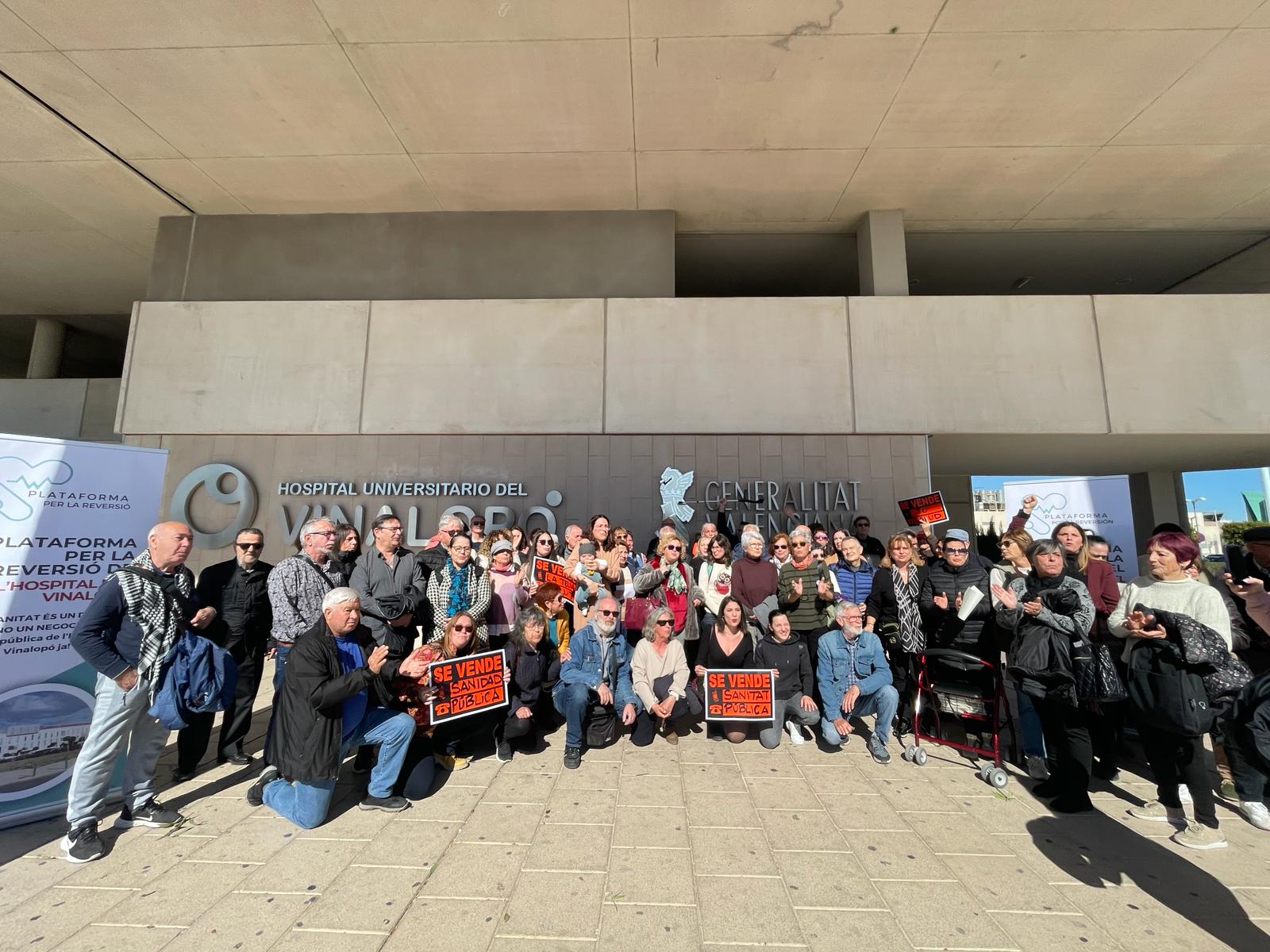 Una veintena de colectivos forman una plataforma para exigir la reversión de la gestión del área de salud Elx-Crevillent Una veintena de colectivos forman una plataforma para exigir la reversión de la gestión del área de salud Elx-Crevillent