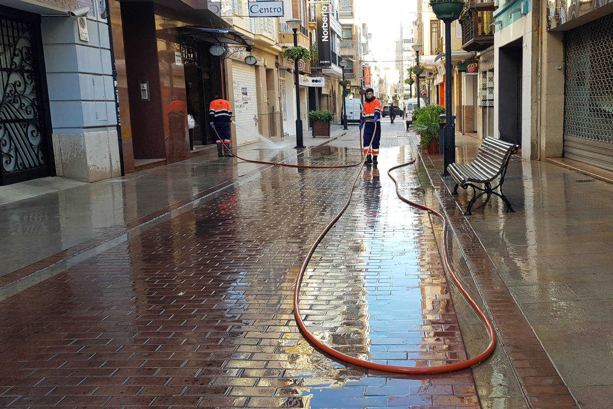 Castelló refuerza la limpieza en Magdalena con 127 trabajadores, 61 vehículos y 126 nuevos contenedores Castelló refuerza la limpieza en Magdalena con 127 trabajadores, 61 vehículos y 126 nuevos contenedores