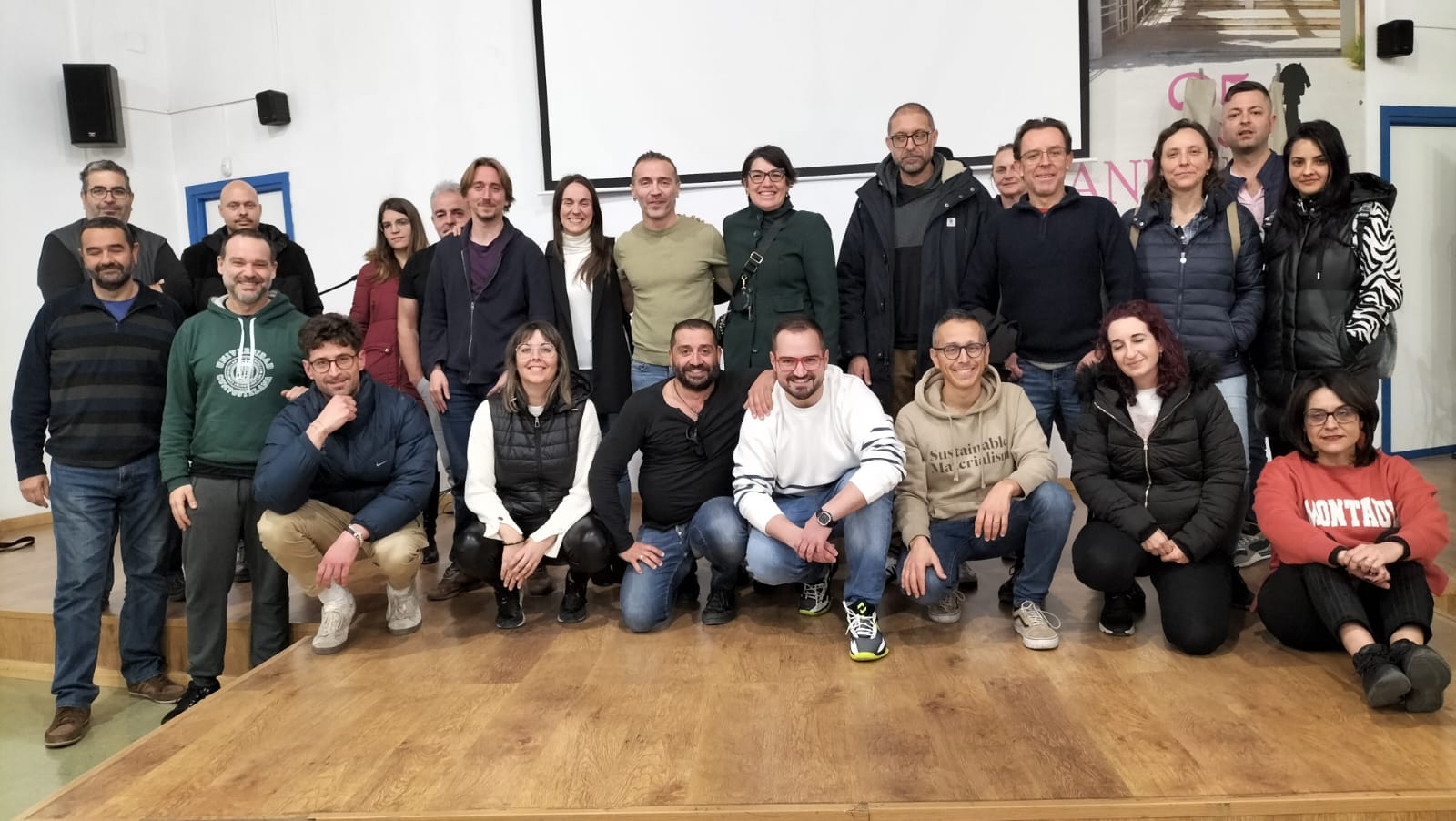 Profesores de colegios e institutos de Elche crean una Asamblea de Docentes para reivindicar la educación pública de calidad Profesores de colegios e institutos de Elche crean una Asamblea de Docentes para reivindicar la educación pública de calidad
