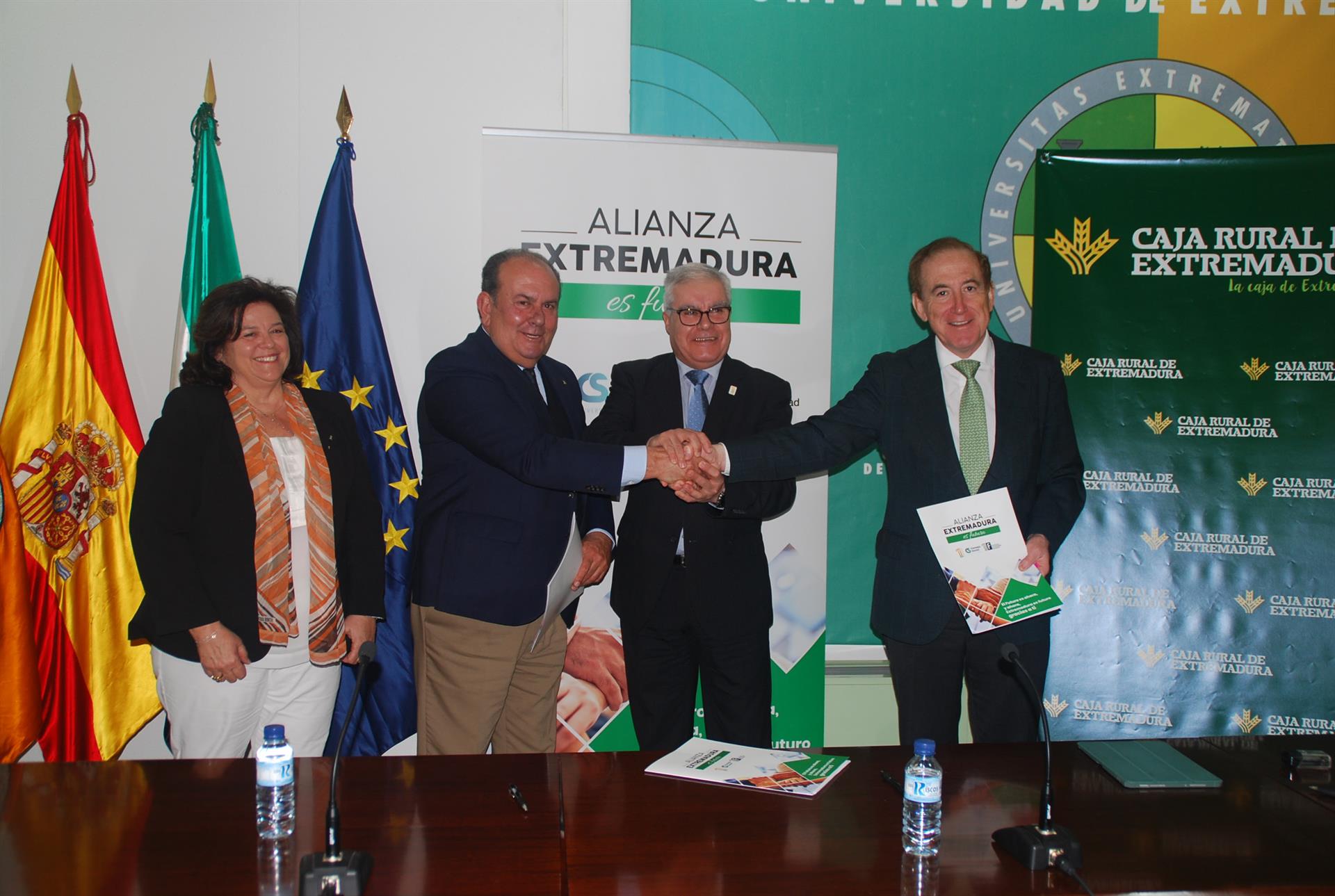 Caja Rural de Extremadura renueva el convenio para que estudiantes de la UEx realicen prácticas en la entidad financiera Caja Rural de Extremadura renueva el convenio para que estudiantes de la UEx realicen prácticas en la entidad financiera