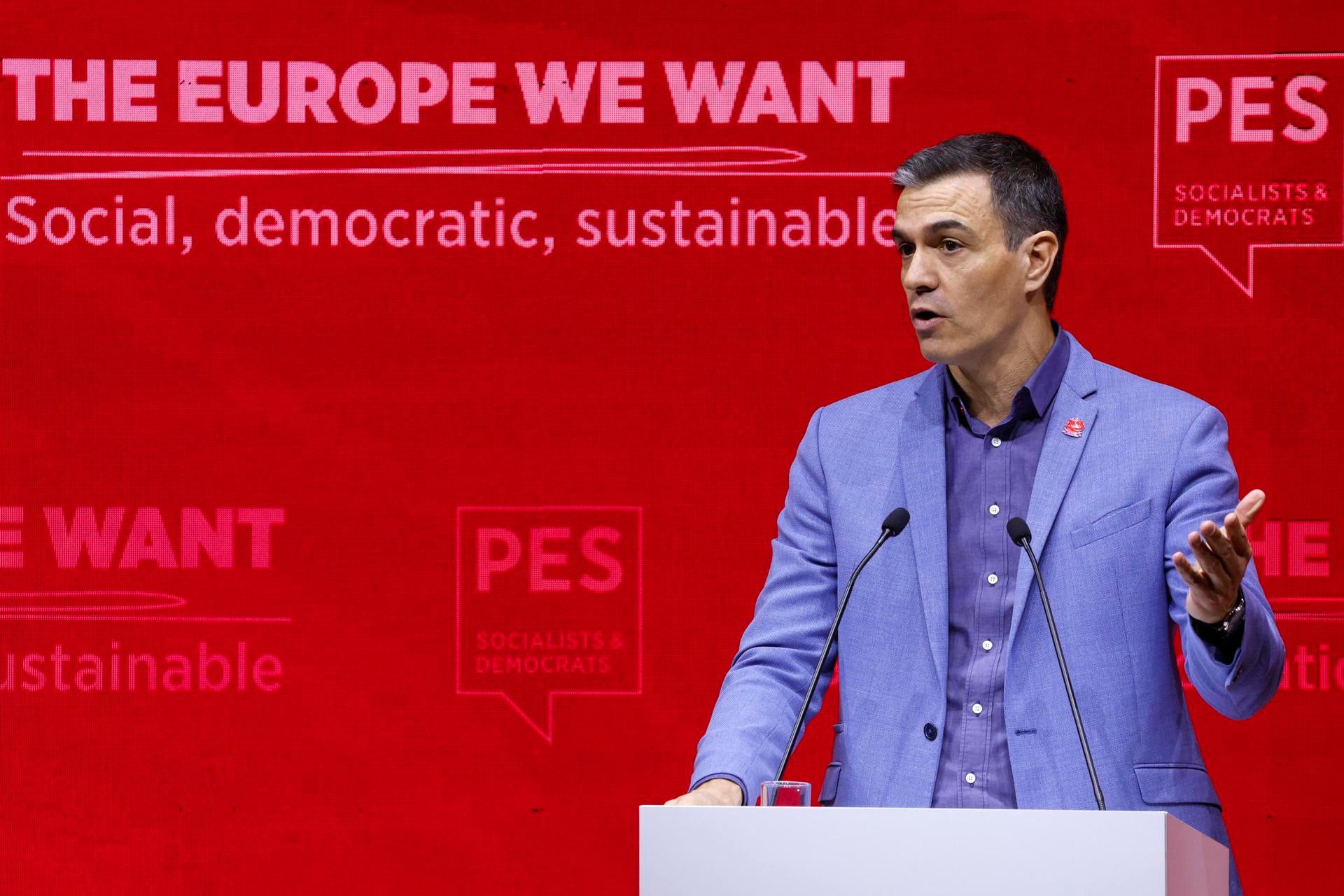 Sánchez, ante el congreso socialista en Roma: "El alma misma de Europa está en riesgo" Sánchez, ante el congreso socialista en Roma: "El alma misma de Europa está en riesgo"