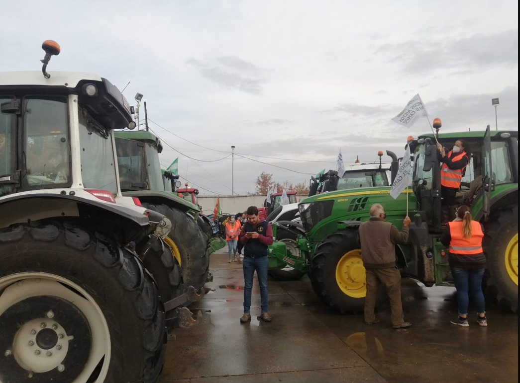 Agricultores y ganaderos desde distintos puntos de la provincia vuelven a manifestarse en la capital Agricultores y ganaderos desde distintos puntos de la provincia vuelven a manifestarse en la capital