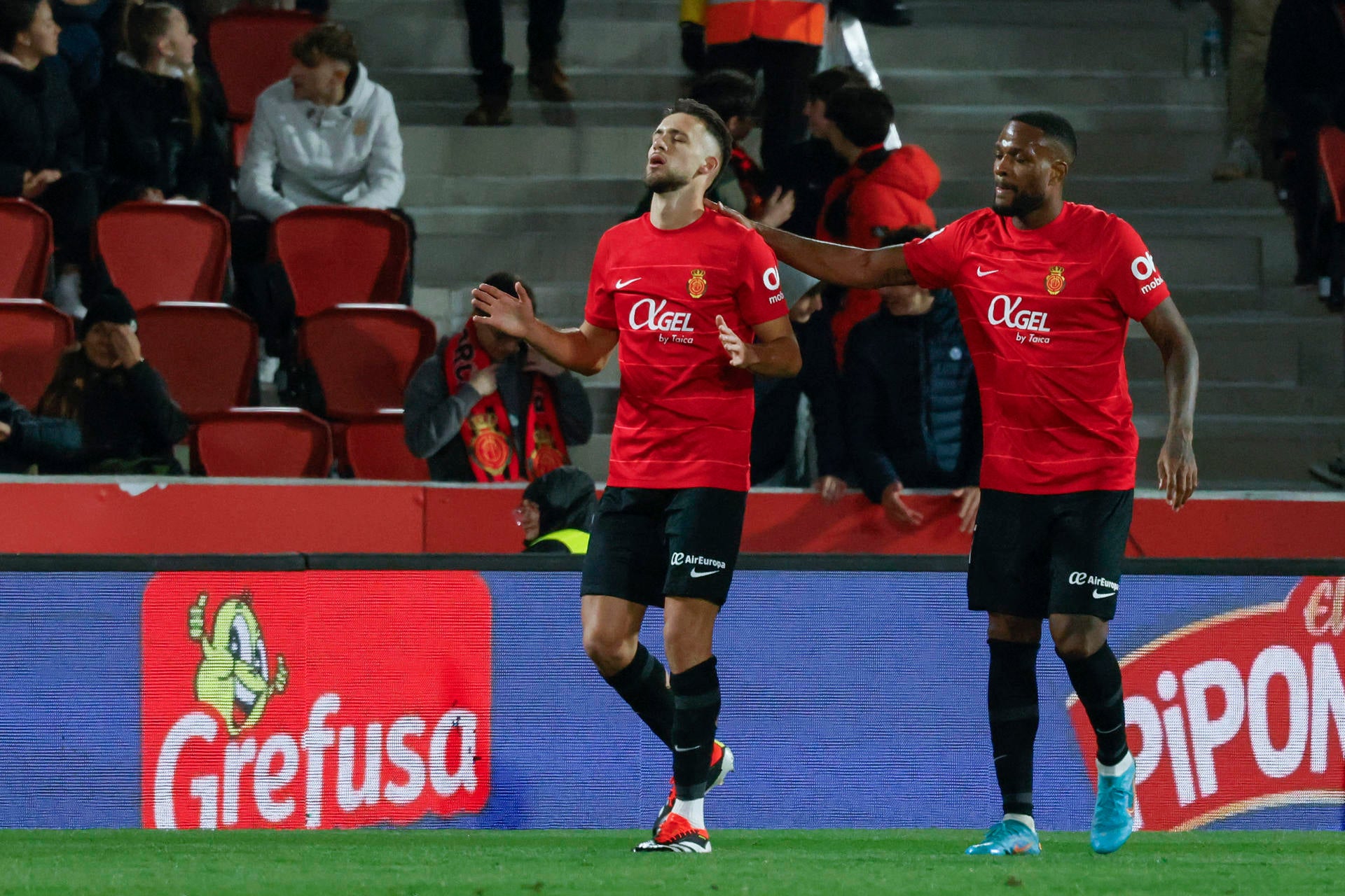 El Mallorca toma aire y el Girona se queda a siete puntos del Madrid El Mallorca toma aire y el Girona se queda a siete puntos del Madrid