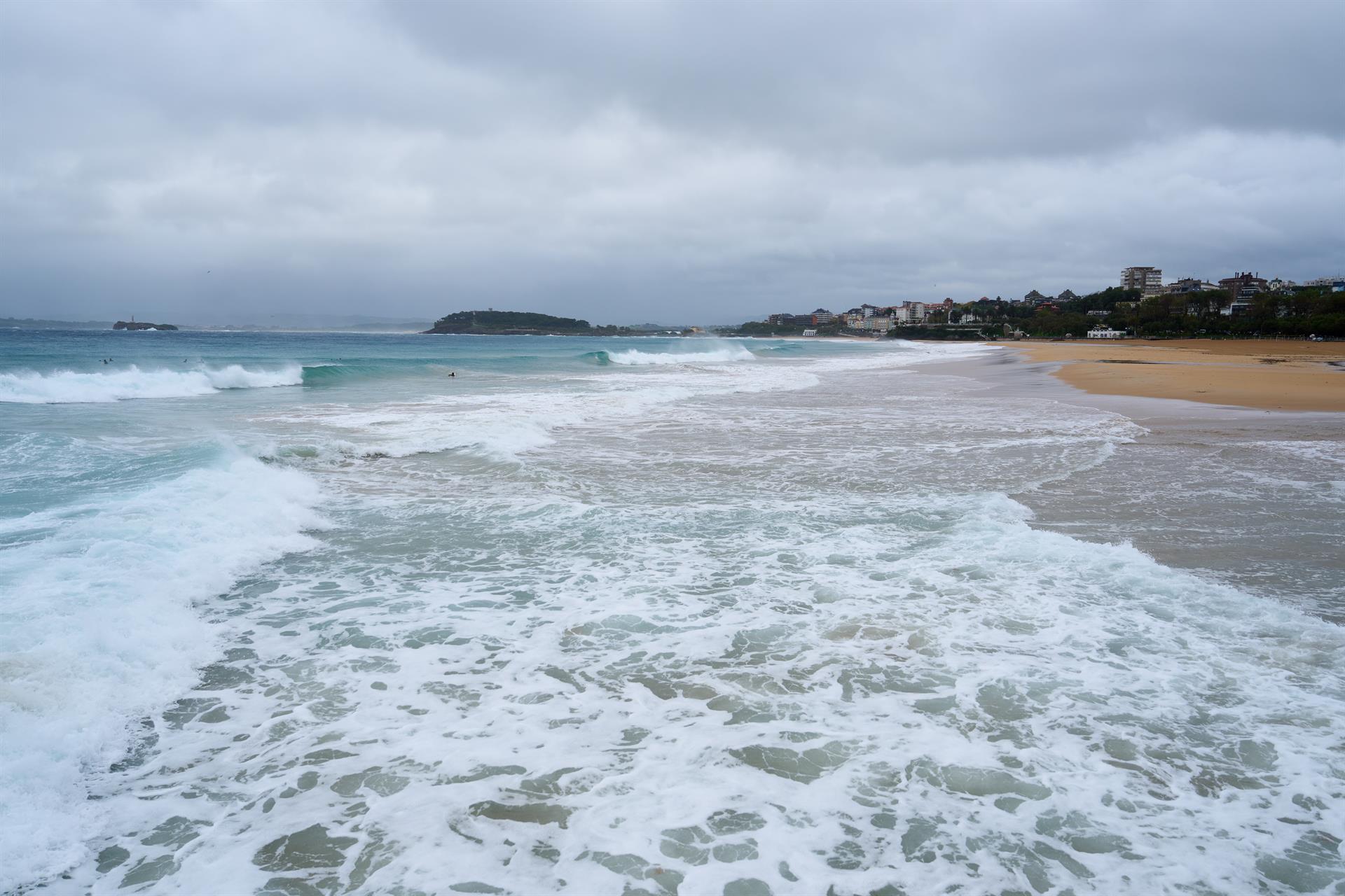 La AEMET activará la alerta por viento en el litoral cántabro durante el Puente de la Constitución La AEMET activará la alerta por viento en el litoral cántabro durante el Puente de la Constitución