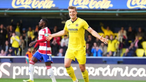 Sorloth celebra uno de los goles ante el Granada