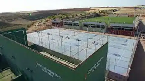 Polideportivo "La Dehesa". Polideportivo "La Dehesa".