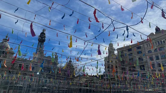 Fallas 2024: la primera pieza de la Falla Municipal llega al centro de Valencia Fallas 2024: la primera pieza de la Falla Municipal llega al centro de Valencia