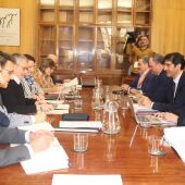 Reunión entre los miembros de los gobiernos de España y de Castilla-La Mancha