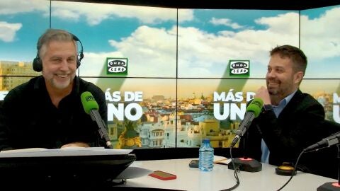 Xavier Col&aacute;s junto a Carlos Alsina/ ondacero.es
