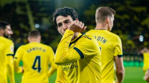 Parejo celebra un gol