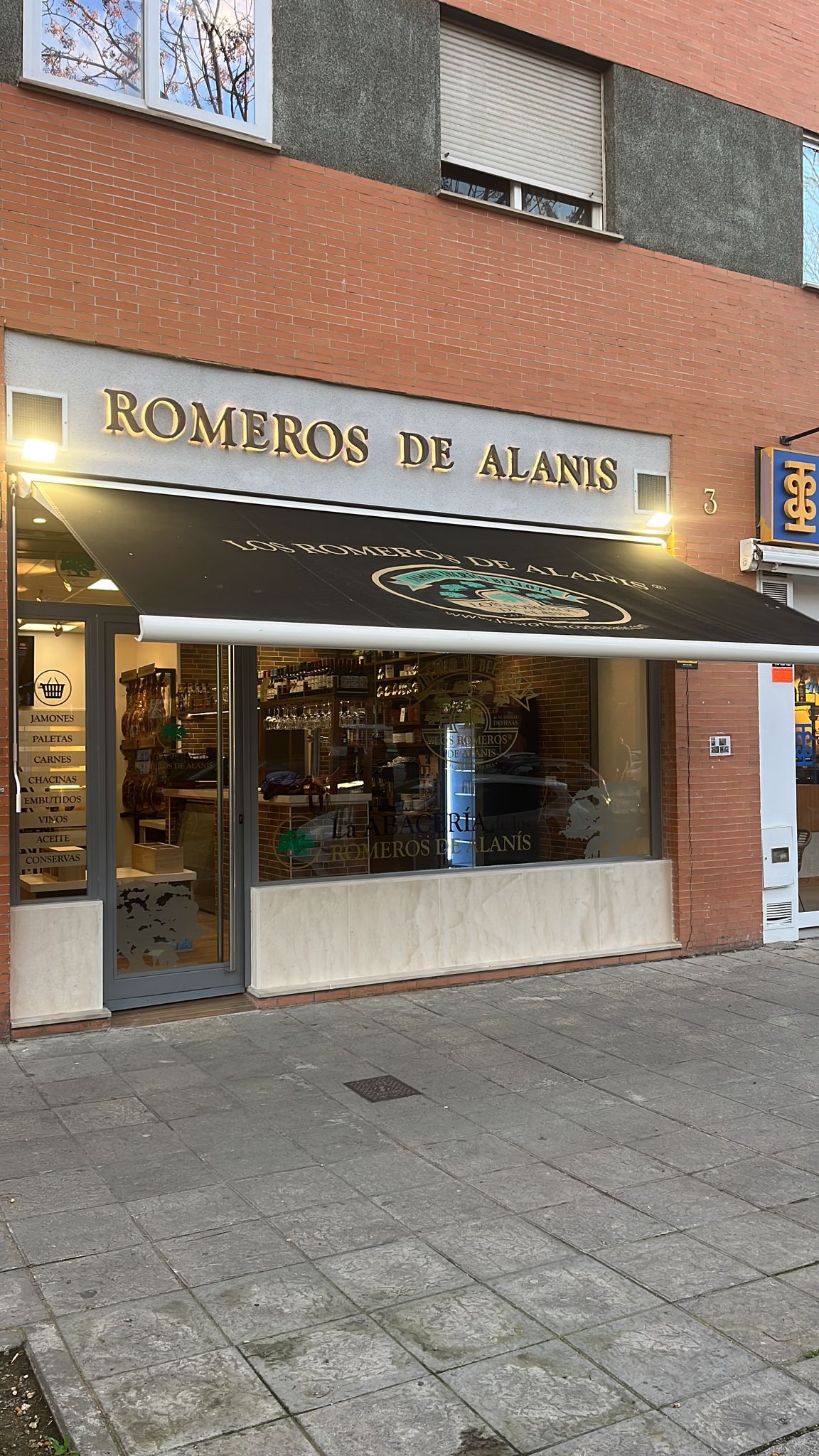 Los Romeros de Alanís emprenden un maravilloso viaje con su nueva abacería, situada en Avenida Alemania 3, barriada los Bermejales Los Romeros de Alanís emprenden un maravilloso viaje con su nueva abacería, situada en Avenida Alemania 3, barriada los Bermejales