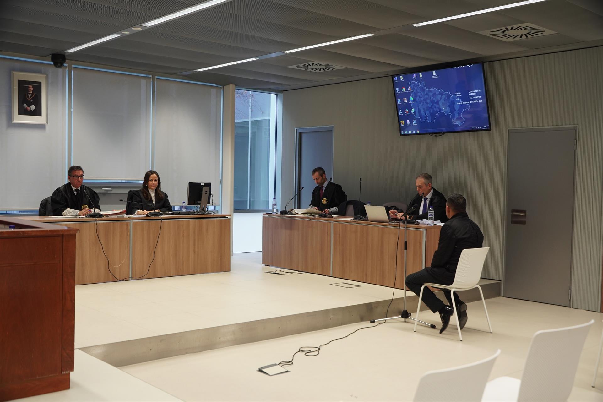 El hijo del acusado y el notario que autorizó el último testamento testifican en el juicio por envenenamiento de Logroño El hijo del acusado y el notario que autorizó el último testamento testifican en el juicio por envenenamiento de Logroño