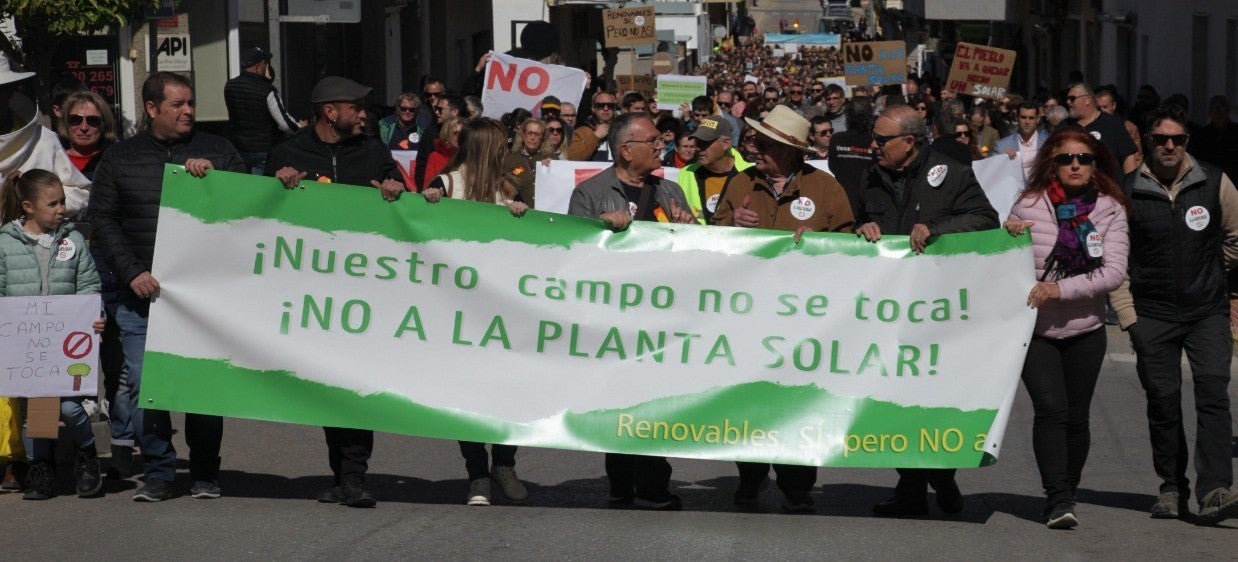 Los vecinos de San Miguel plantean sus alternativas a la planta solar proyectada en terreno agrícola Los vecinos de San Miguel plantean sus alternativas a la planta solar proyectada en terreno agrícola