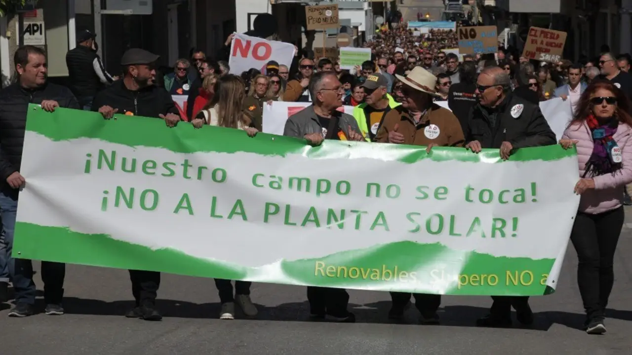 San Miguel de Salinas dice "No" a la planta fotovoltaica para la desaladora de Torrevieja San Miguel de Salinas dice "No" a la planta fotovoltaica para la desaladora de Torrevieja