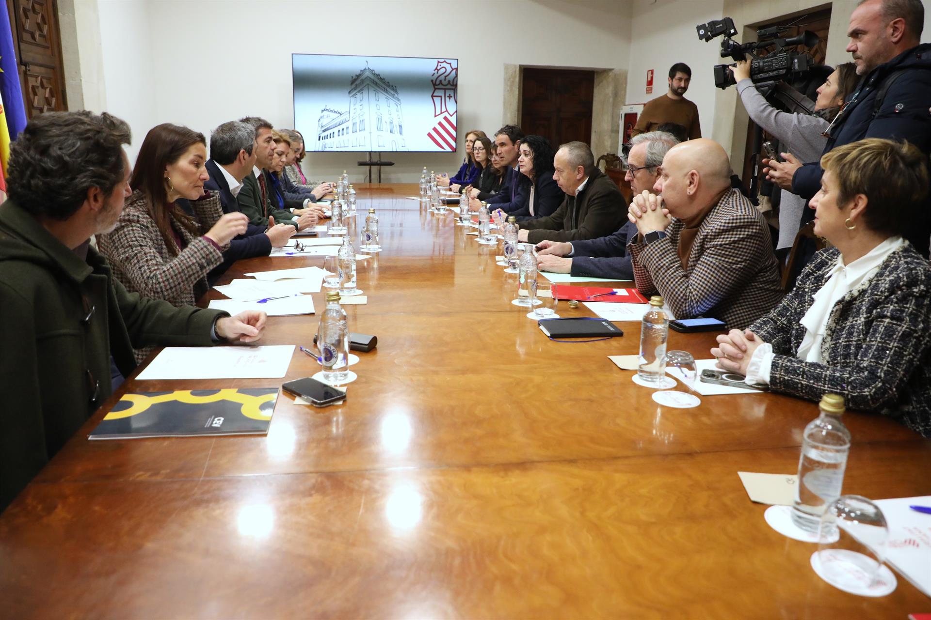 El Consell pide ayuda a Diana Morant y Arcadi España para mejorar la financiación El Consell pide ayuda a Diana Morant y Arcadi España para mejorar la financiación