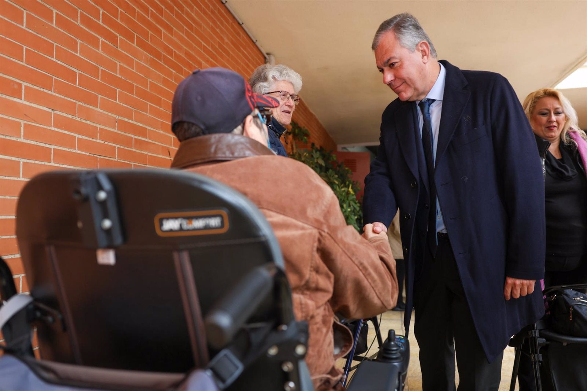 Emvisesa inicia la renovación de ocho ascensores de las viviendas de Cross Pirotecnia Emvisesa inicia la renovación de ocho ascensores de las viviendas de Cross Pirotecnia