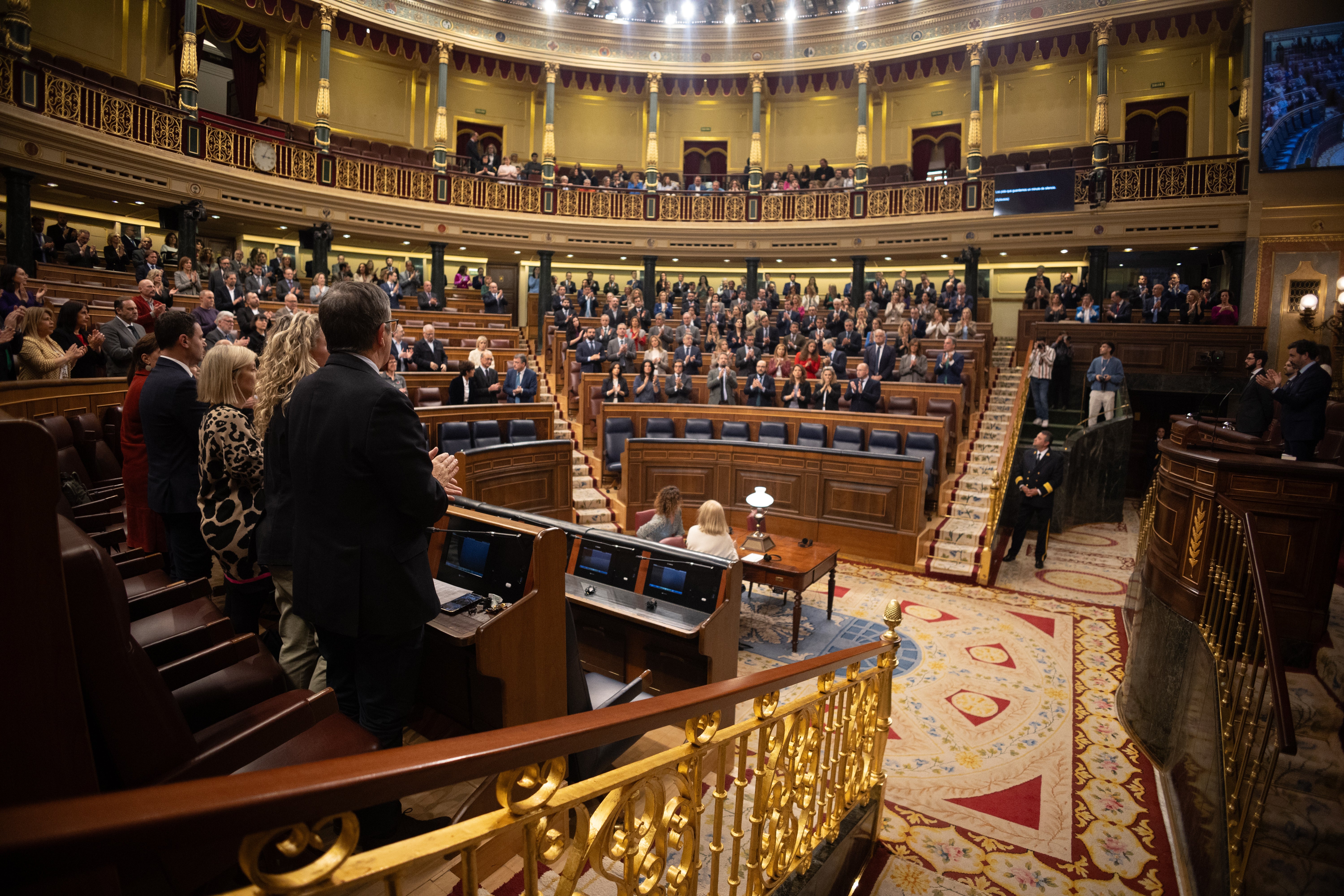 El Congreso aprueba una subida del 2,5% del salario de los diputados para 2024 gracias a los votos de PSOE y Sumar El Congreso aprueba una subida del 2,5% del salario de los diputados para 2024 gracias a los votos de PSOE y Sumar