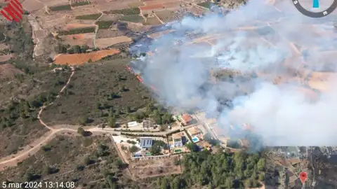 Viviendas desalojadas por un incendio en Real Viviendas desalojadas por un incendio en Real