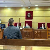El acusado durante el juicio El acusado durante el juicio