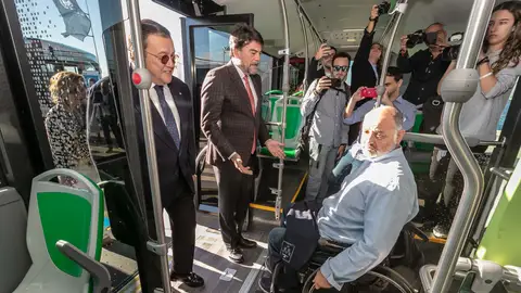 Uno de los autobuses ecológicos incorporados recientemente Uno de los autobuses ecológicos incorporados recientemente