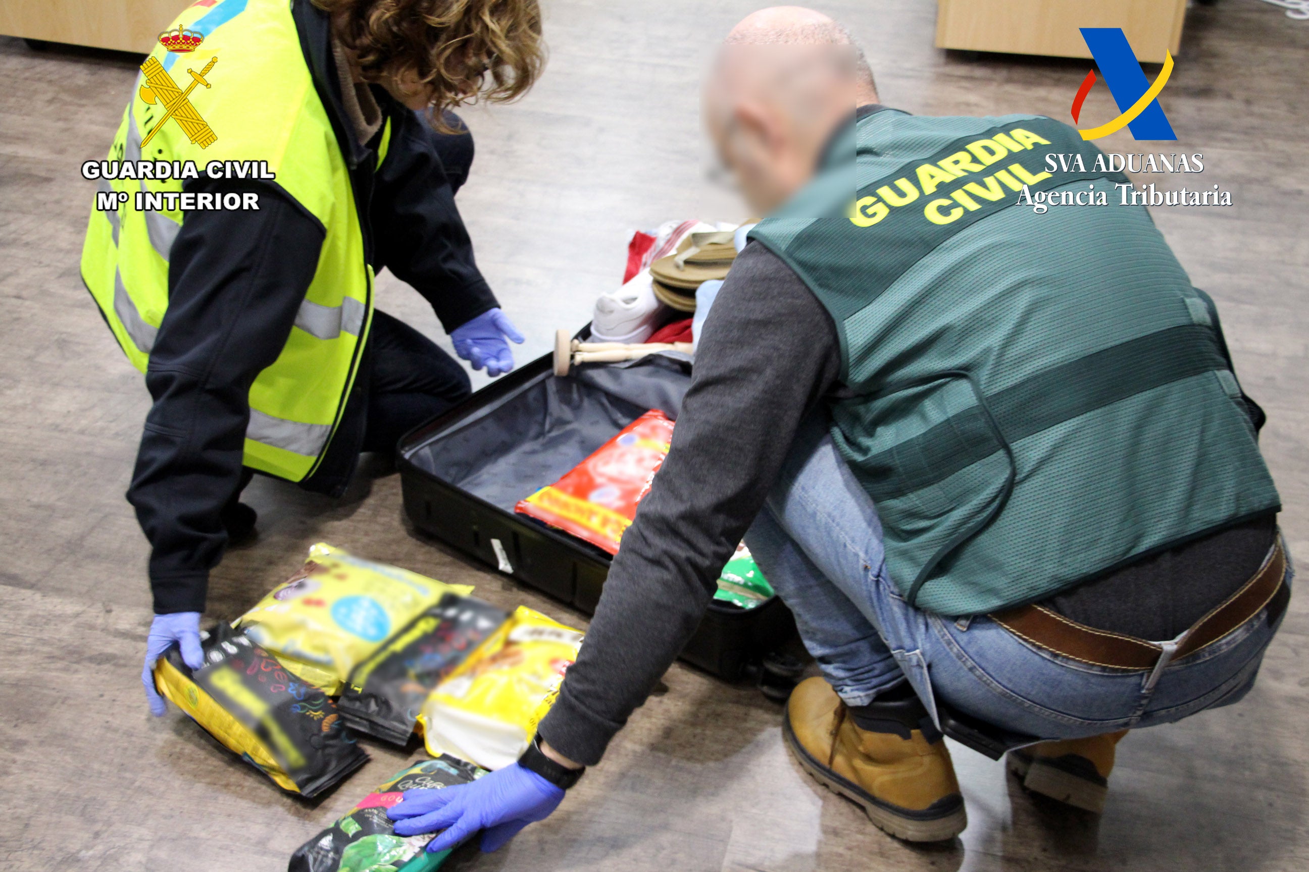 Dos detenidos por intentar introducir más de 8 kilos de cocaína por el aeropuerto Seve Ballesteros Dos detenidos por intentar introducir más de 8 kilos de cocaína por el aeropuerto Seve Ballesteros