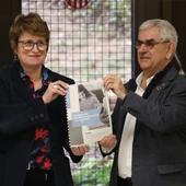La consellera d'Educació, Anna Simó, i el coordinador del grup d'experts, Jesús Vinyes La consellera d'Educació, Anna Simó, i el coordinador del grup d'experts, Jesús Vinyes