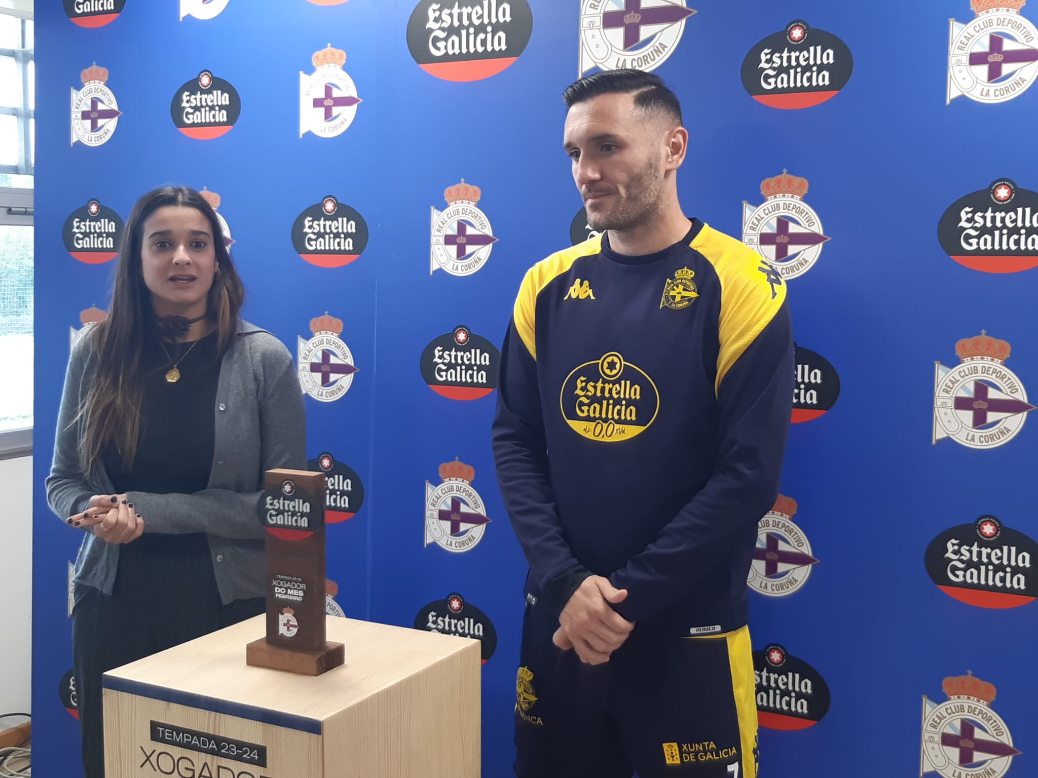 Lucas Pérez destaca que cuesta más mantenerse en lo más alto y comparte su premio Estrella Galicia con el equipo Lucas Pérez destaca que cuesta más mantenerse en lo más alto y comparte su premio Estrella Galicia con el equipo