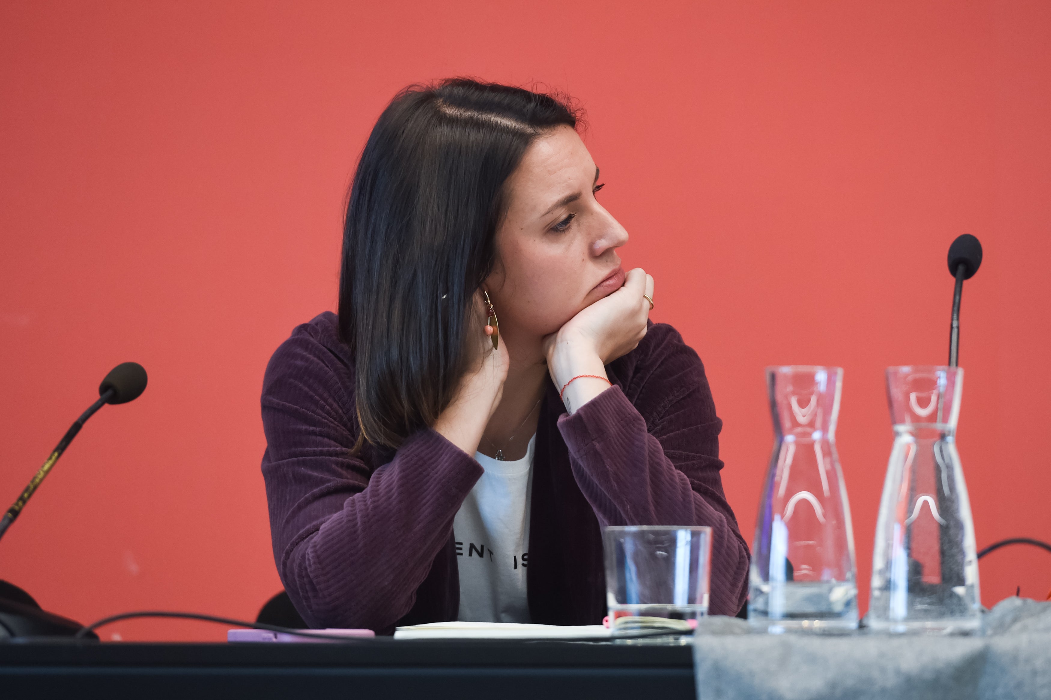 Irene Montero recuerda que Pedro Sánchez "dejó muy claro que quería una legislatura con el feminismo silenciado" Irene Montero recuerda que Pedro Sánchez "dejó muy claro que quería una legislatura con el feminismo silenciado"