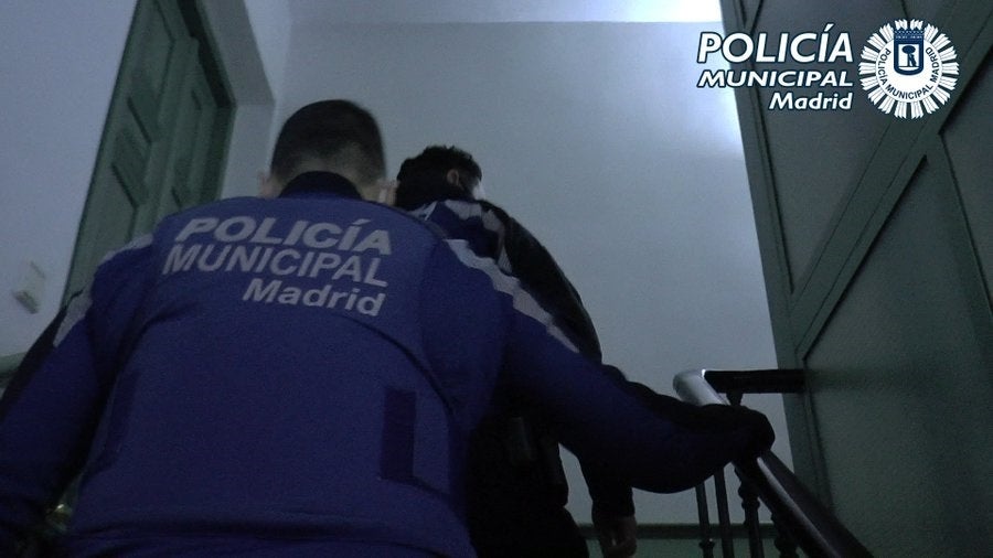 Detenido un hombre por intentar agredir sexualmente a su hija de 7 años en su casa de Vallecas Detenido un hombre por intentar agredir sexualmente a su hija de 7 años en su casa de Vallecas