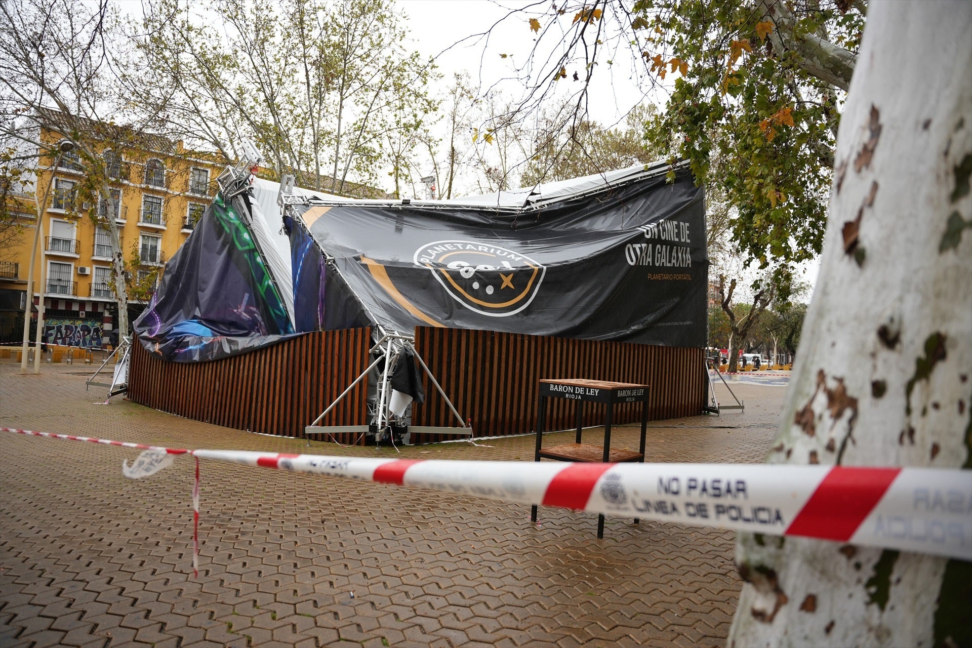 Varios heridos al derrumbarse en Sevilla la carpa de un planetario con escolares dentro Varios heridos al derrumbarse en Sevilla la carpa de un planetario con escolares dentro