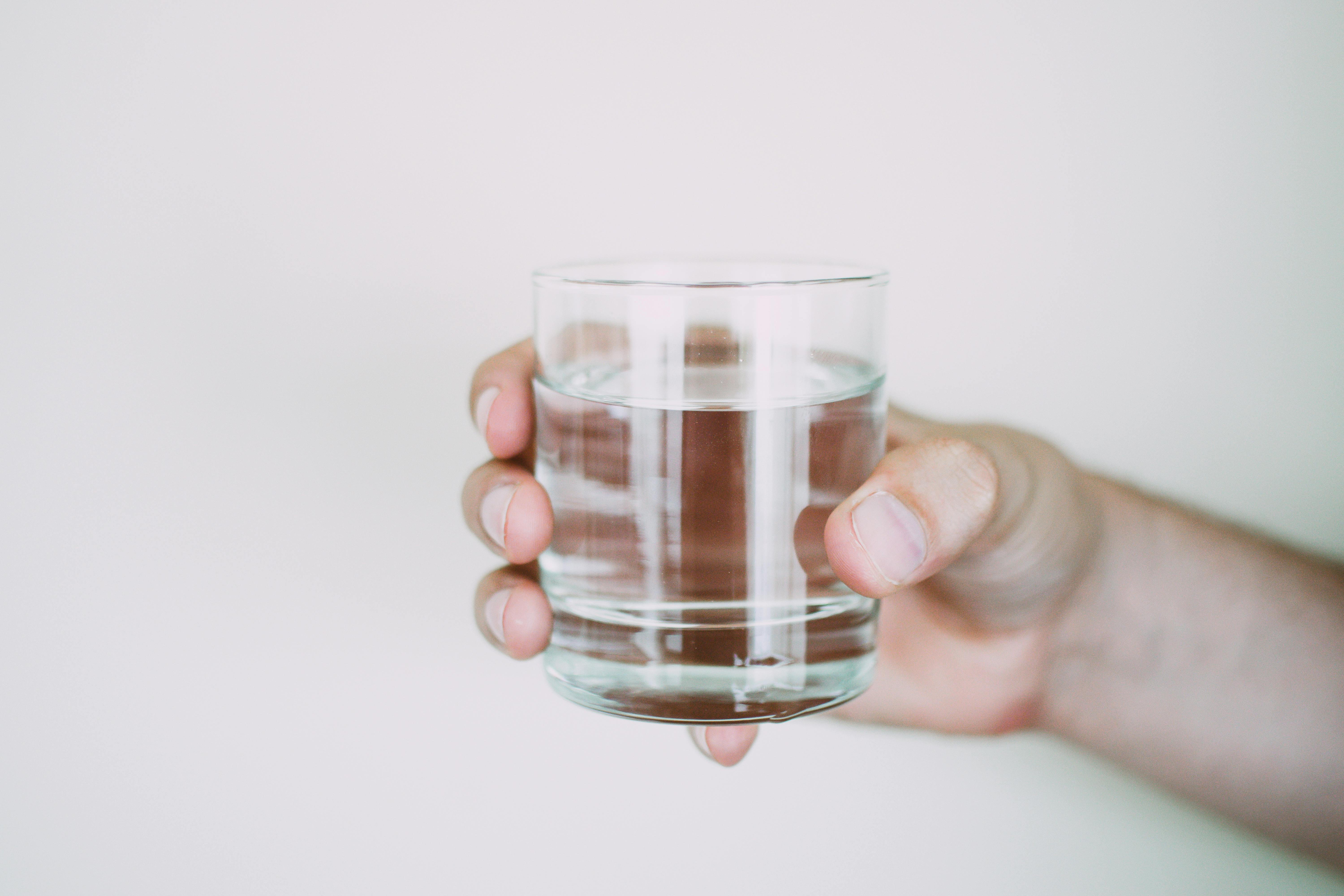Miles de españoles beben agua contaminada sin saberlo Miles de españoles beben agua contaminada sin saberlo