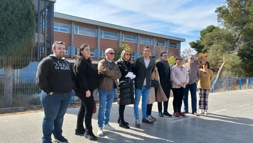 Representantes de Compromís en Benidorm junto a su diputado autonómico