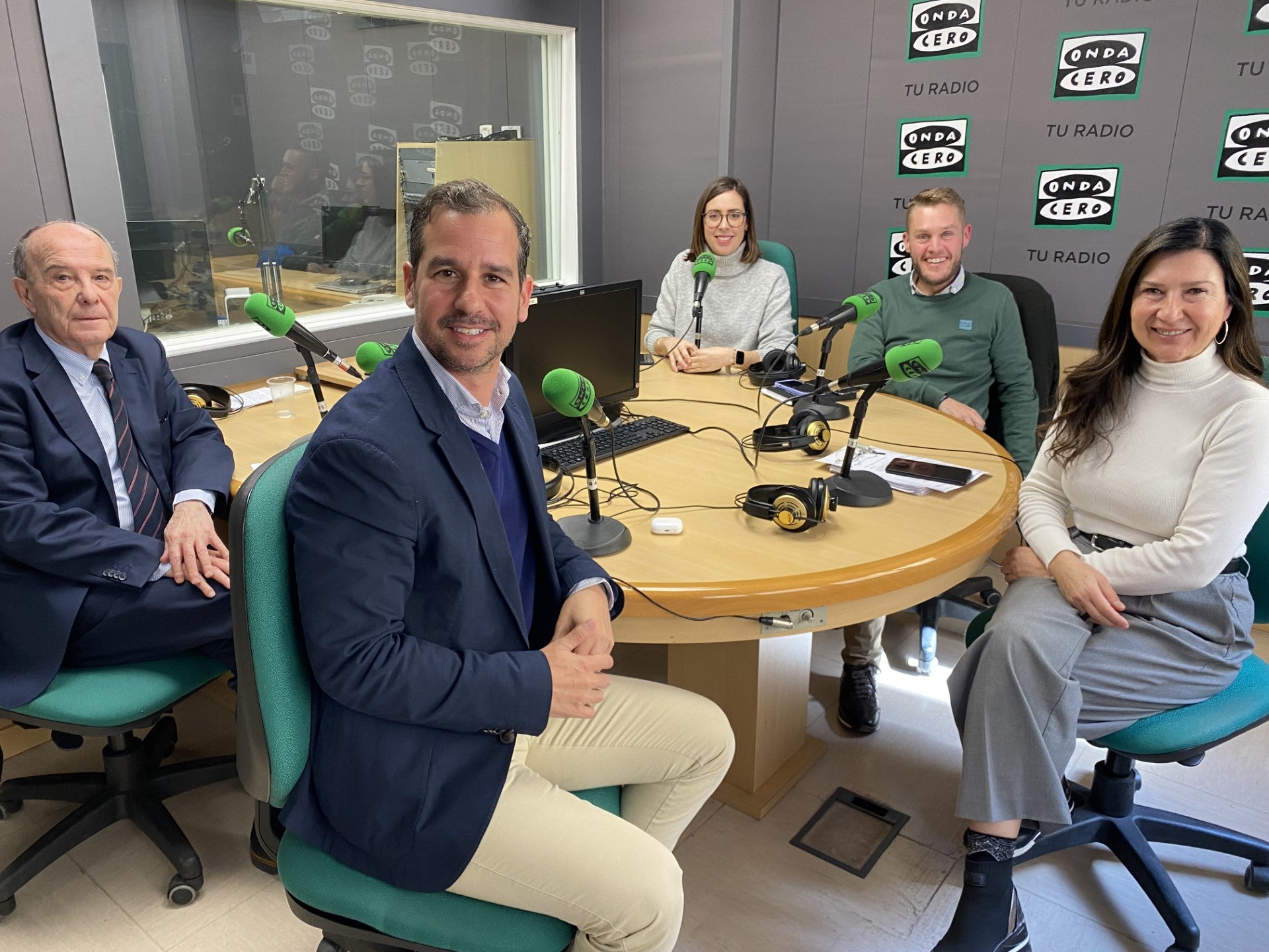 ¿Cómo interpretar la decisión del gobierno de España de no considerar prioritaria una segunda pista en el aeropuerto de Alicante-Elche? ¿Cómo interpretar la decisión del gobierno de España de no considerar prioritaria una segunda pista en el aeropuerto de Alicante-Elche?