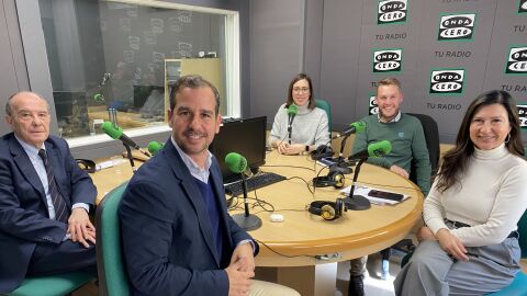 De izq. a dcha.: Jos&eacute; Ru&iacute;z, Jose Navarro, Esther D&iacute;ez, Mariano Valera y Mayte Vilaseca