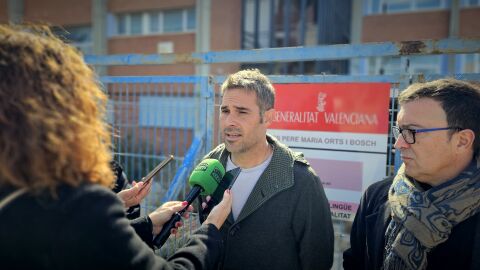 El diputado autonomico de Comprom&iacute;s, Gerard Fullana junto con el portavoz de Comprom&iacute;s Benidorm, Pere Beneyto,