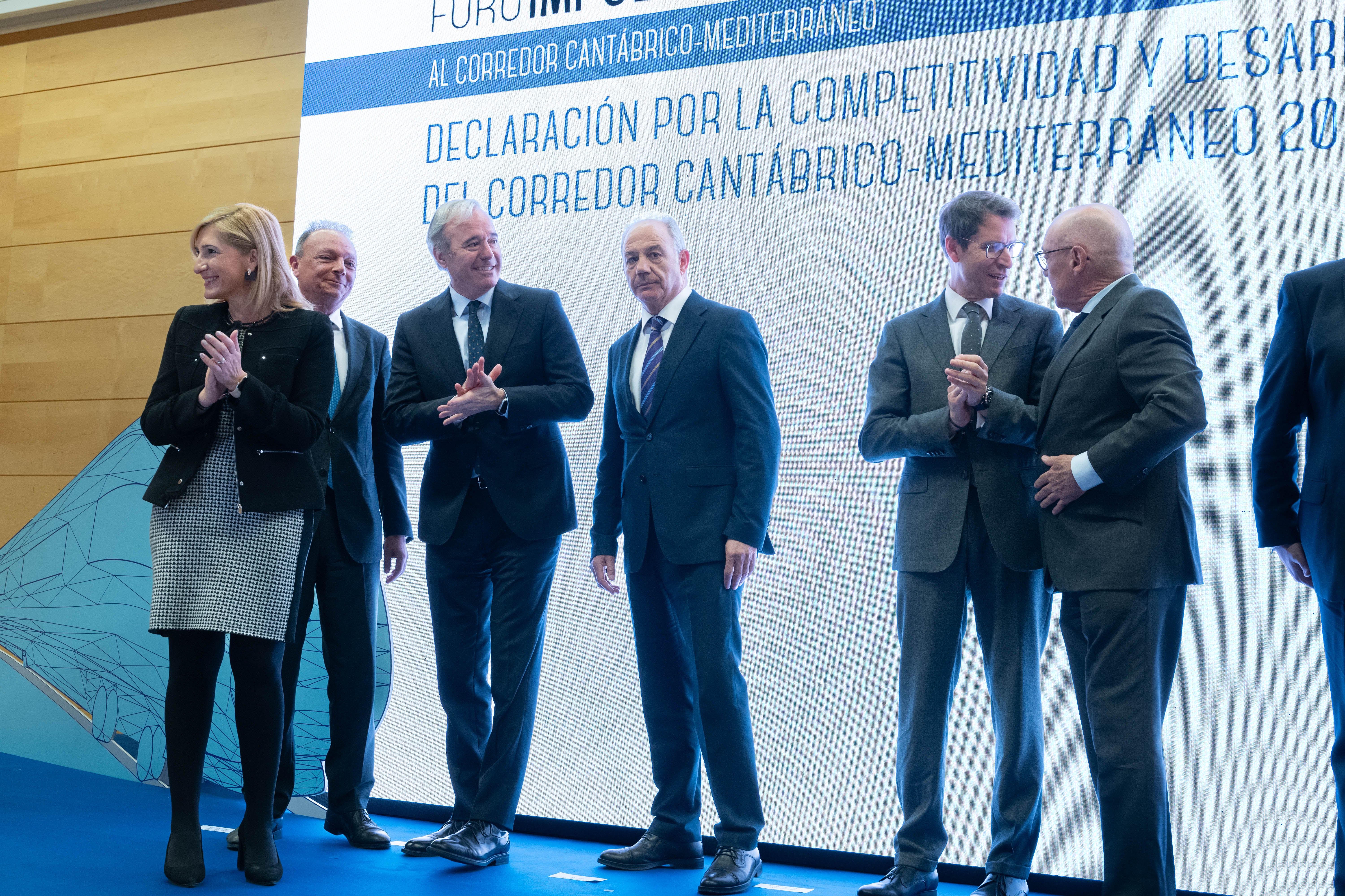 Empresarios de siete Comunidades piden impulsar el Corredor Cantábrico-Mediterráneo Empresarios de siete Comunidades piden impulsar el Corredor Cantábrico-Mediterráneo