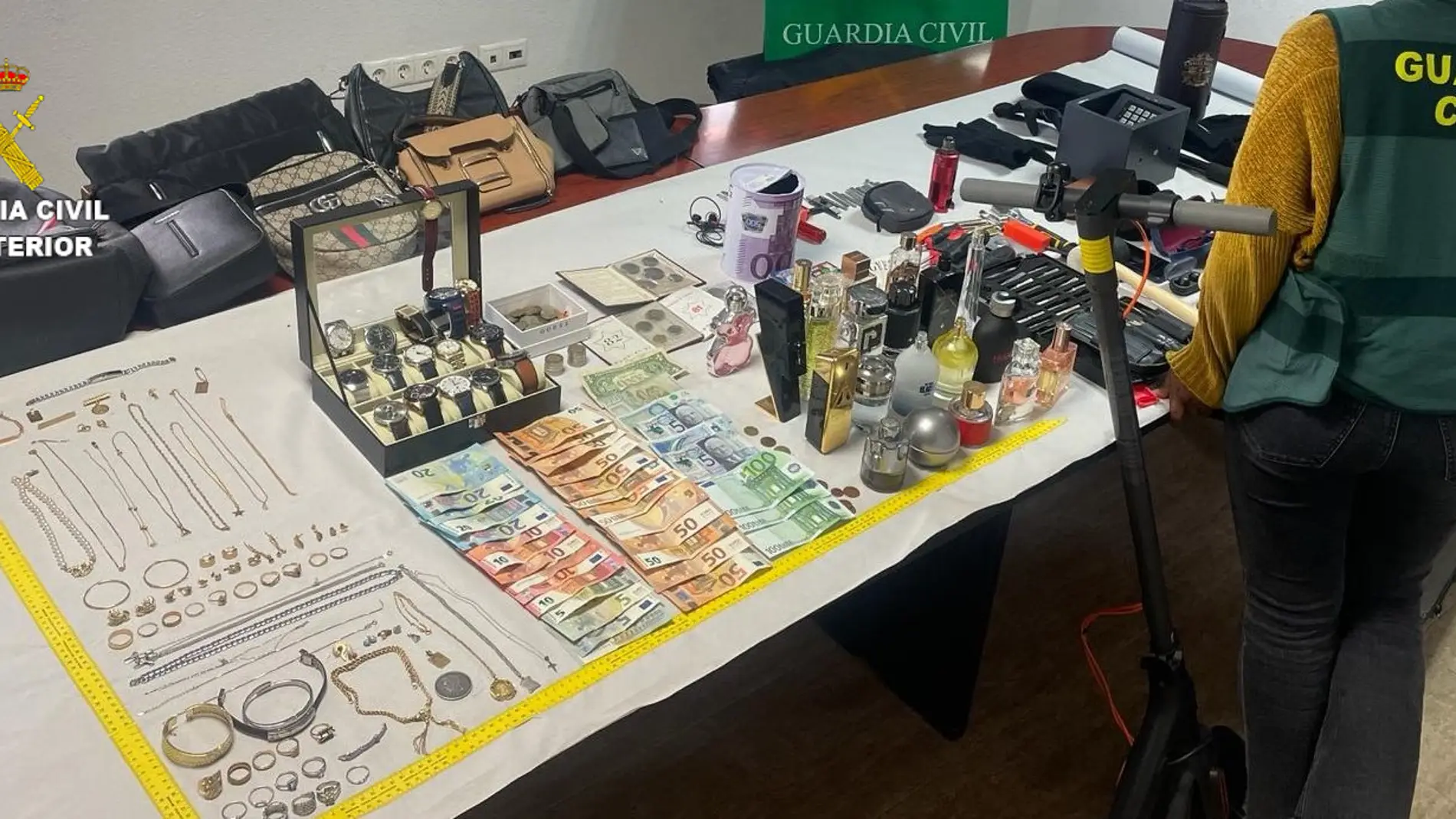 La Guardia Civil detiene en Vinaròs a tres personas por robos en viviendas y pertenencia a grupo criminal 