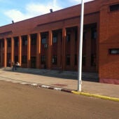 Detenida la pareja de un preso intentando introducir drogas en la cárcel de Badajoz