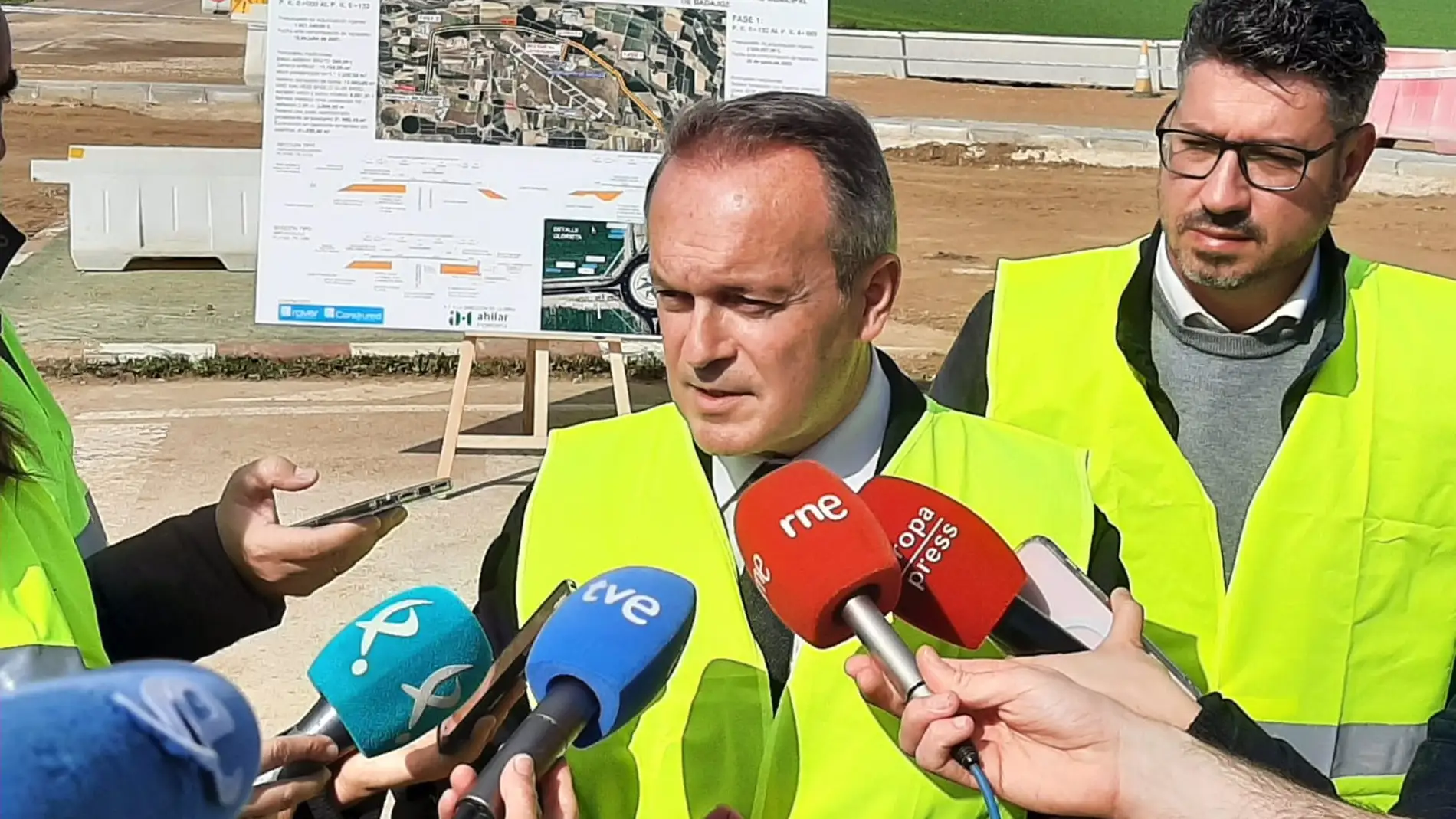 Las obras de la carretera de acceso al aeropuerto de Badajoz estarán concluidas antes del Verano