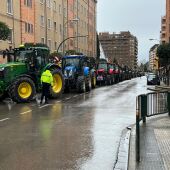 Los tractores han recorrido distintas calles hasta llegar a la plaza Cervantes.