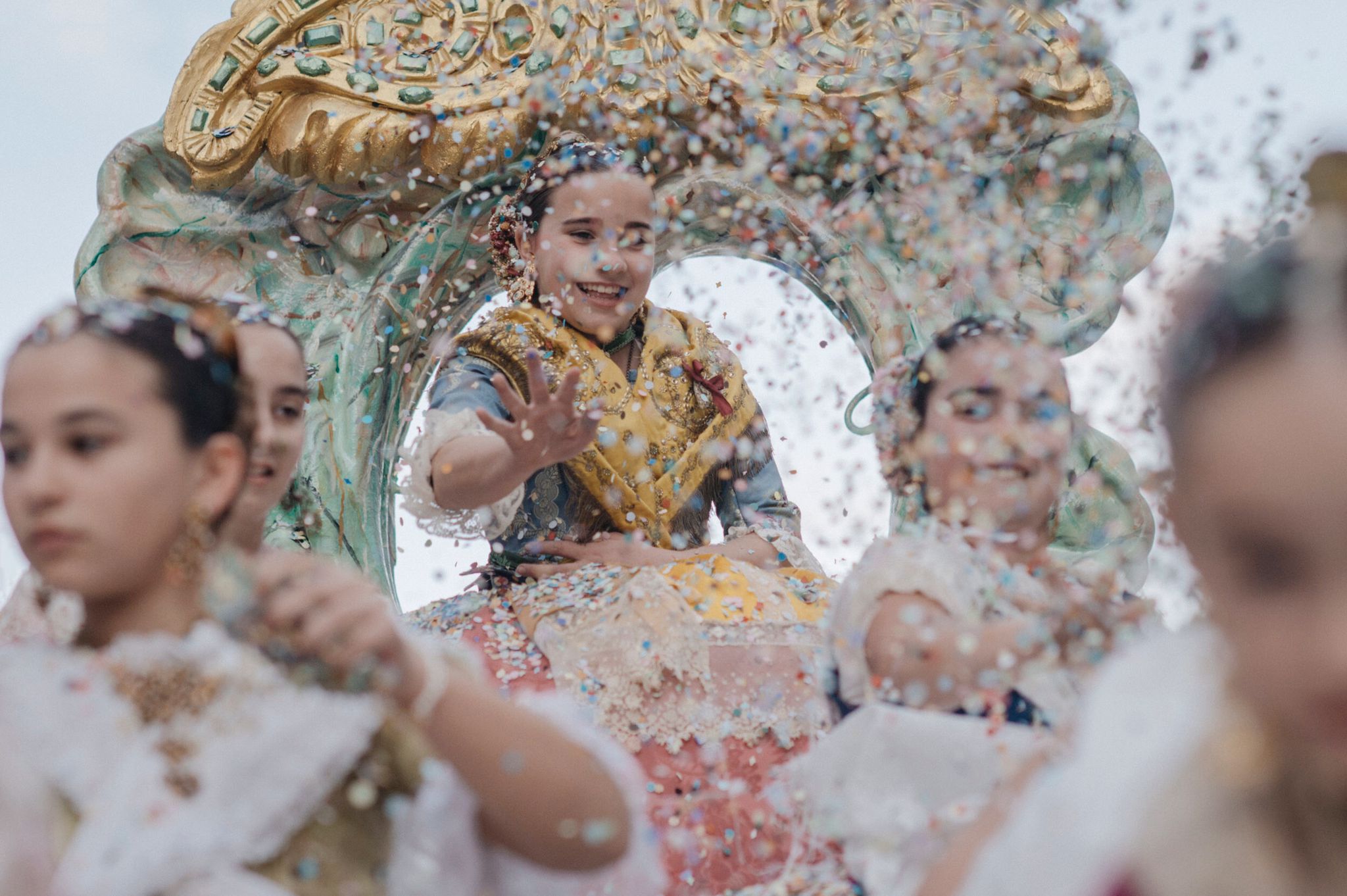El coso multicolor vuelve al centro de Castelló con 5.500 kilos de confeti El coso multicolor vuelve al centro de Castelló con 5.500 kilos de confeti