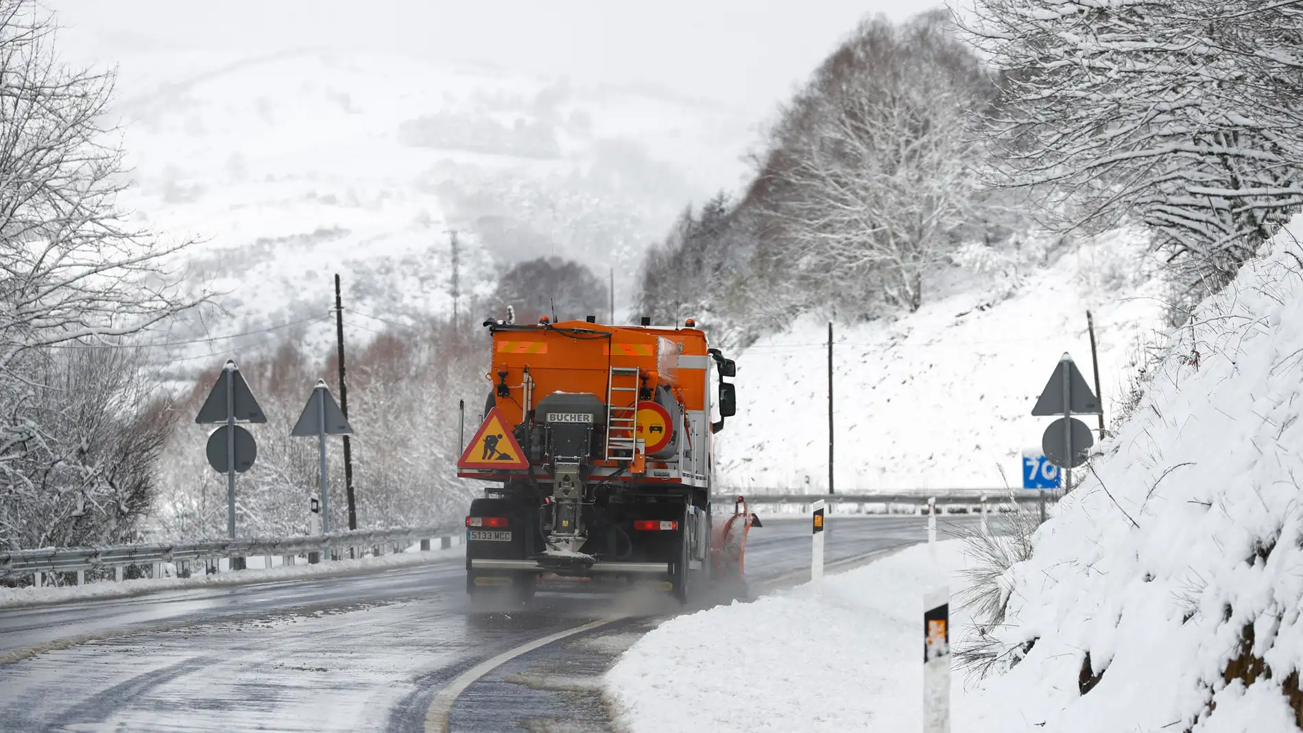 La nieve complica la circulación en varias carreteras: León es la provincia más afectada 