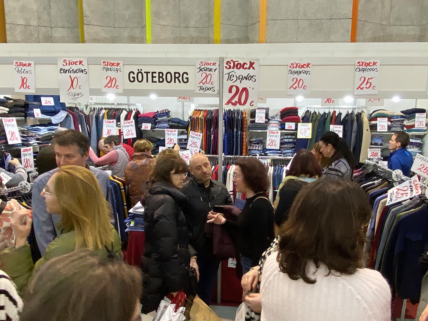 Éxito de público y ventas en la Feria de Stocks en Huesca Éxito de público y ventas en la Feria de Stocks en Huesca