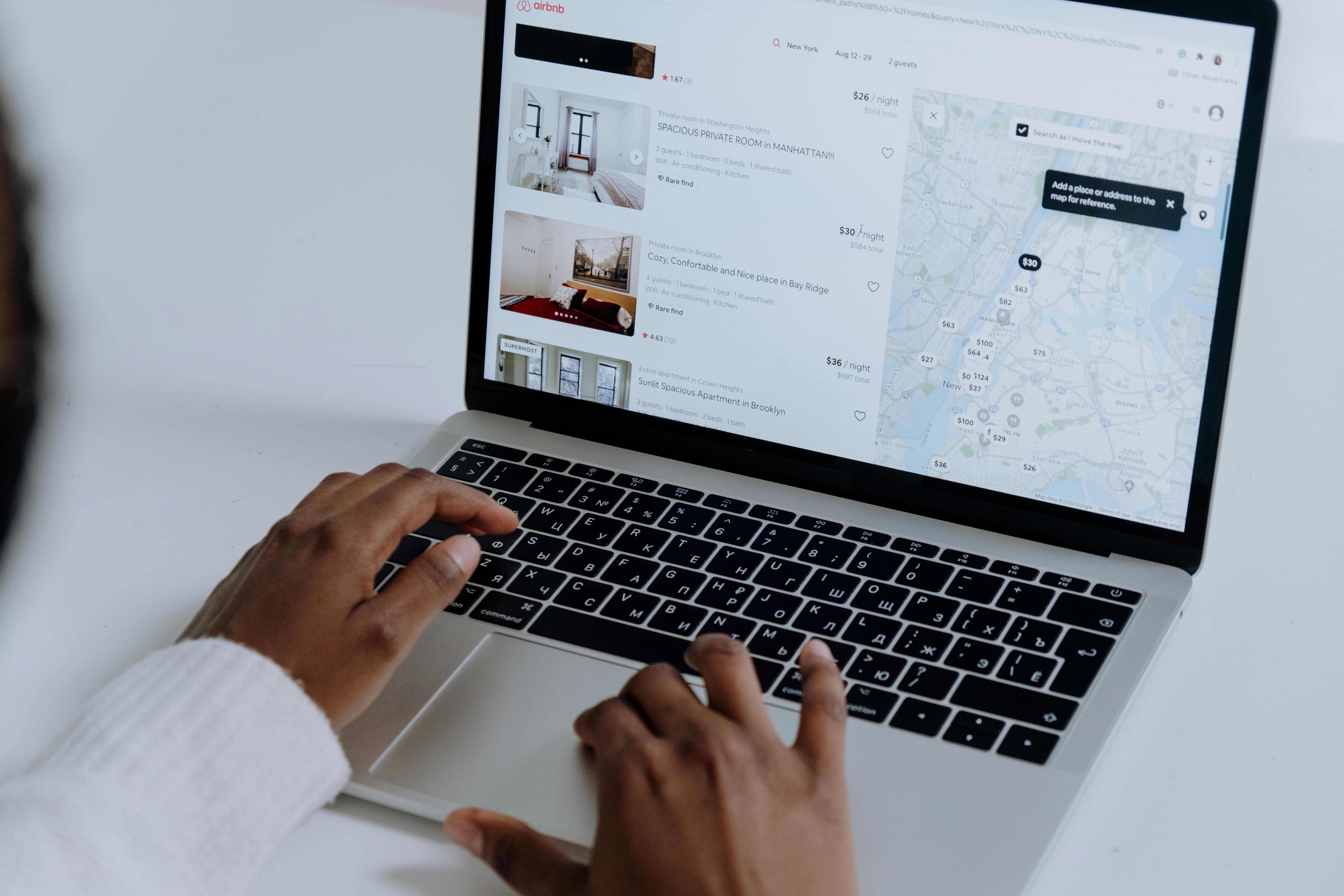 Airbnb prohíbe las cámaras de vigilancia en los interiores de los alojamientos Airbnb prohíbe las cámaras de vigilancia en los interiores de los alojamientos