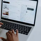Airbnb prohíbe las cámaras de vigilancia en los interiores de los alojamientos Airbnb prohíbe las cámaras de vigilancia en los interiores de los alojamientos