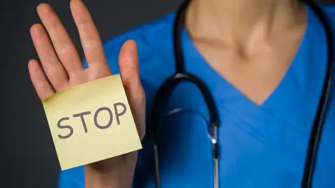 Imagen de archivo de un médico. Imagen de archivo de un médico.