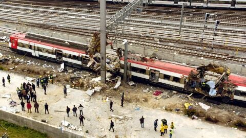 Vista general de la estaci&oacute;n de tren de Atocha tras la explosi&oacute;n registrada a primera hora del 11 de marzo de 2004. 